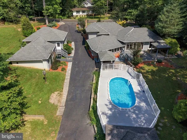 12379 Algonquin Trl, Lusby, MD 20657