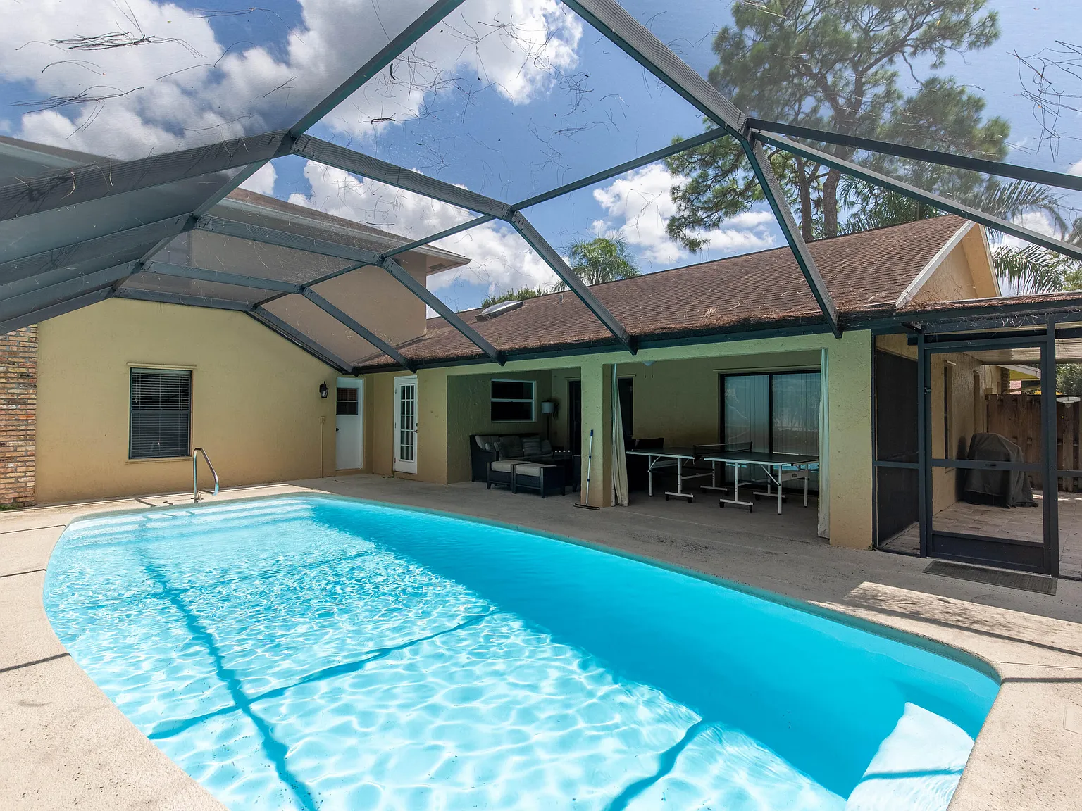 5 bed, 3.0 bath, 2487 sqft, $5,500 — Photo 2