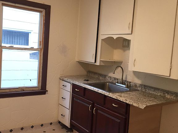 5th image of 104 Hewitt Ave