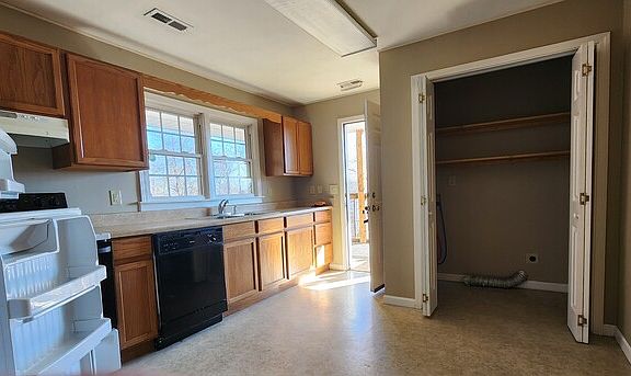4th image of 3616 N Roan St #6