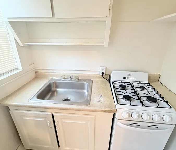485 Howard Ave #3 — Photo 1