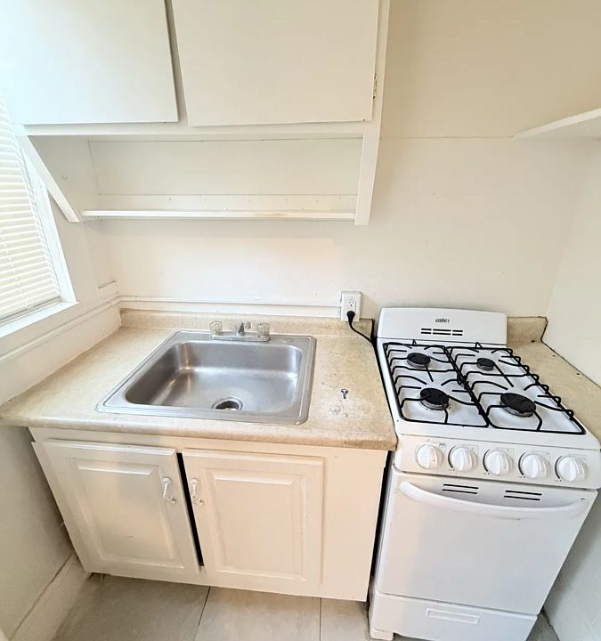 1st image of 485 Howard Ave #3