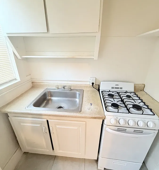 485 Howard Ave #3