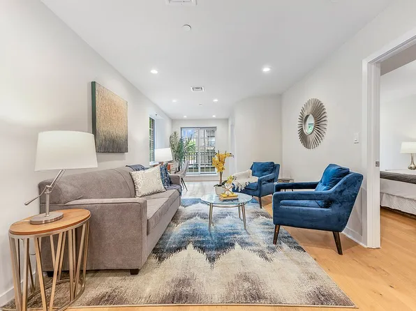 31-22 29th St #6A, Astoria, NY 11106
