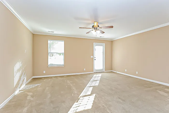 410 Wichita Dr — Photo 4