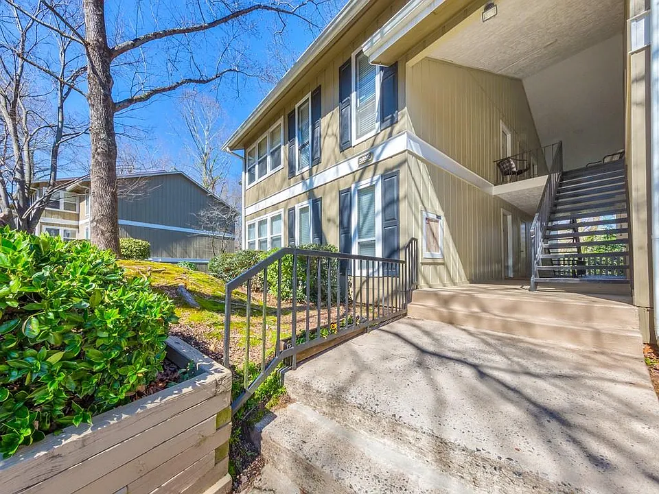 5155 Roswell Rd #1