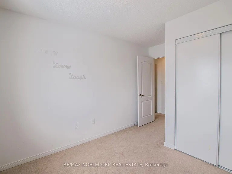 1287 Coleman Cres — Photo 21