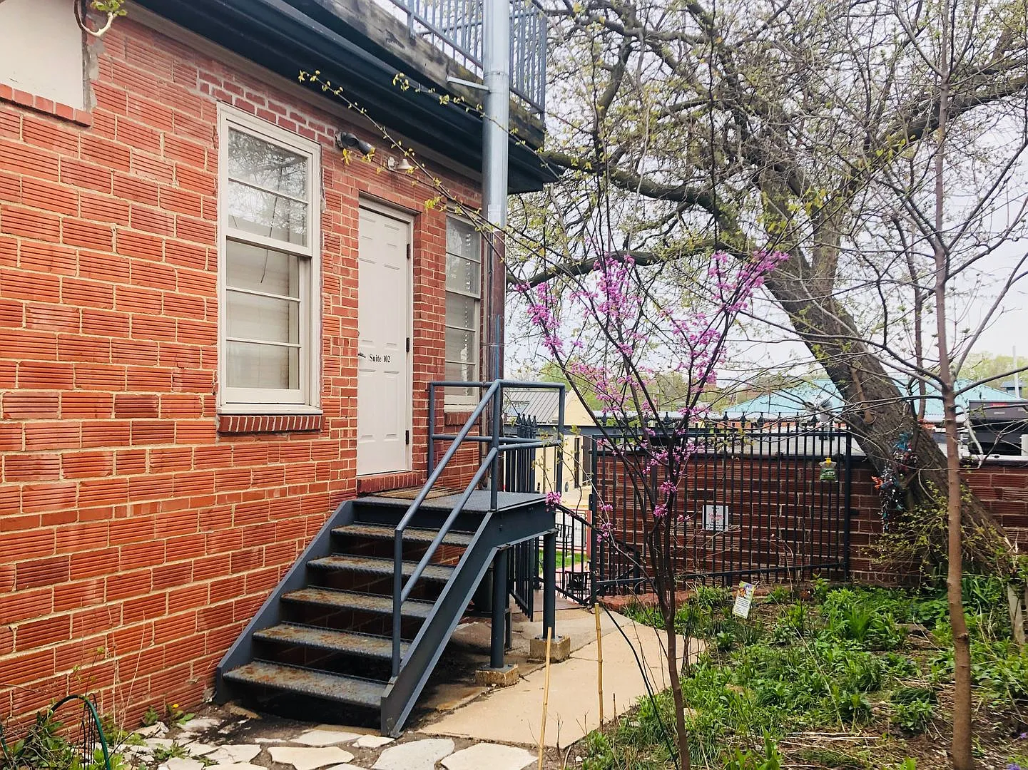 1013 E. Walnut — Photo 2