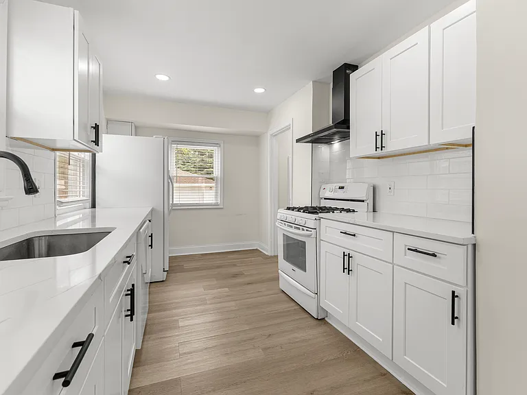 1405 Venice St — Photo 13