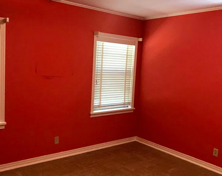 902 Spring Ave — Photo 3