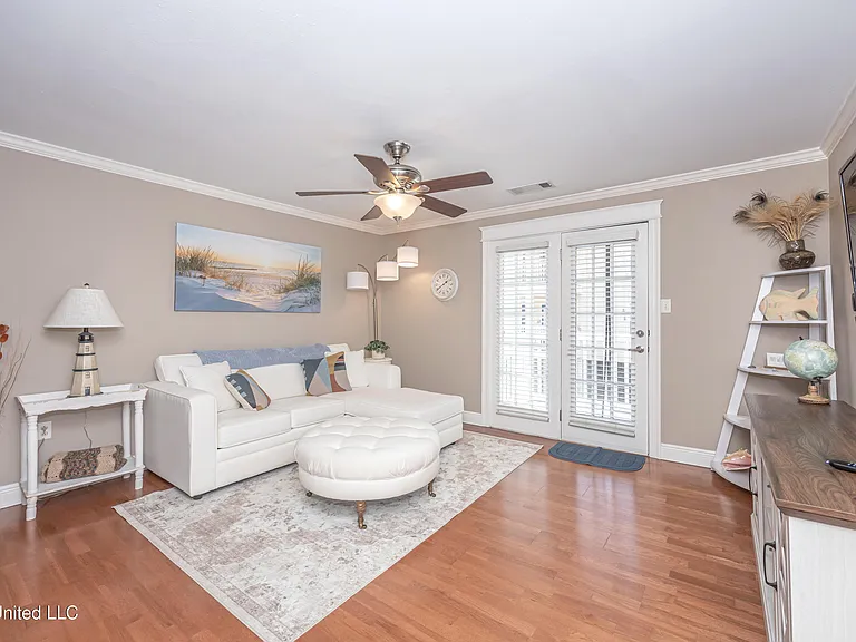 2421 Beachview Dr — Photo 5