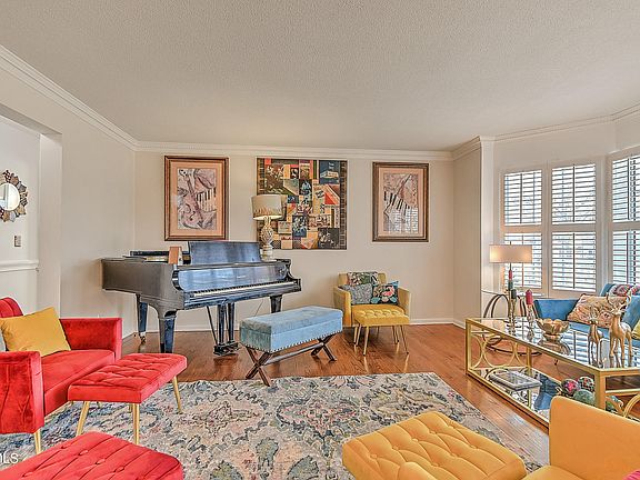 3rd image of 70 Par Ln