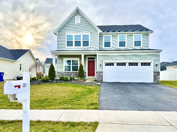 221 Lynette Ln, Amherst, NY 14228