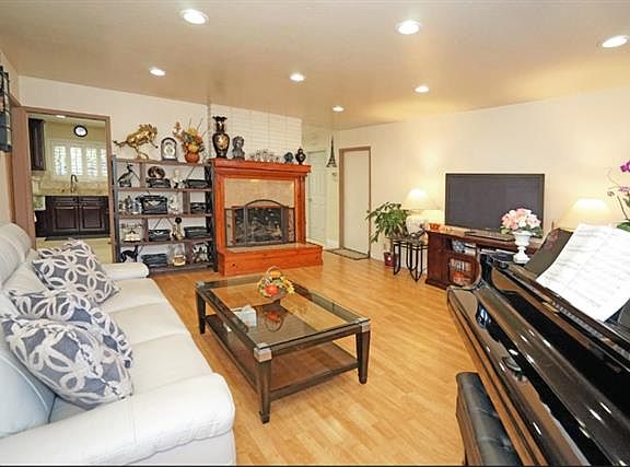 4th image of 1697 Foxworthy Ave