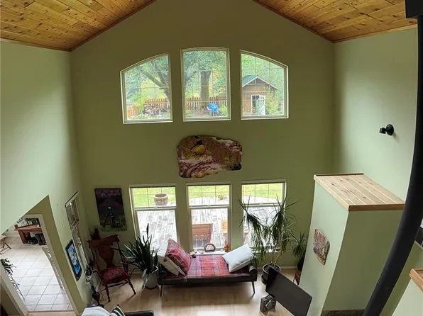 125 Maquinna Cres, Gold River, BC V0P 1G0