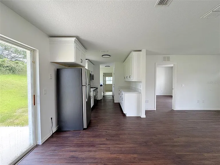 102 Edison St — Photo 4