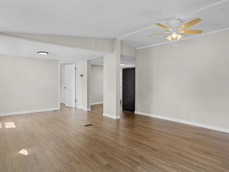 641 Carolee Ct — Photo 5