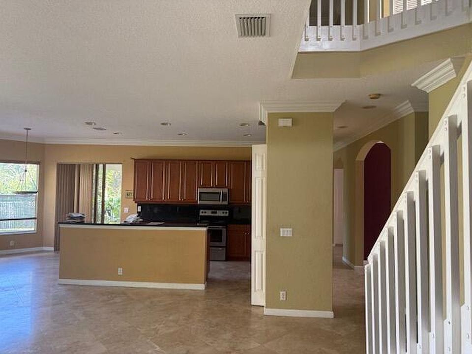 2nd image of 9345 Madewood Ct