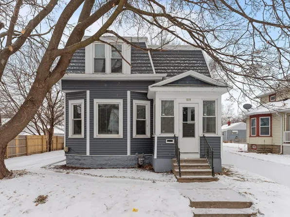 219 W 16th Ave, Oshkosh, WI 54902