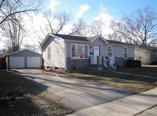 1011 Kingsley Dr, Machesney Park, IL 61115