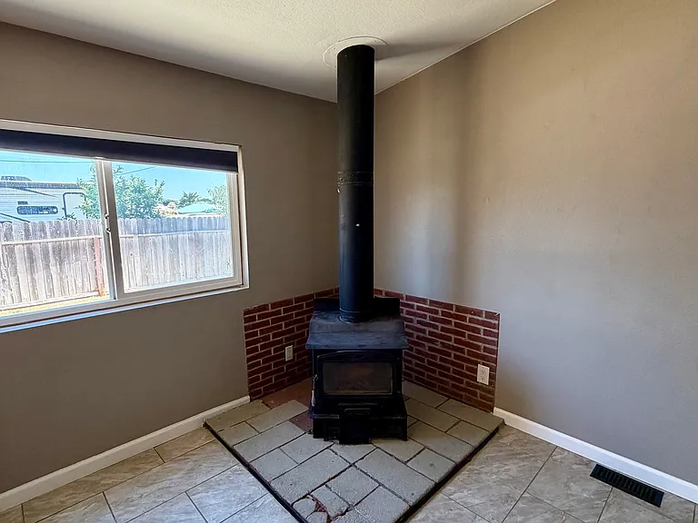 1279 Rita Mae Ave — Photo 10