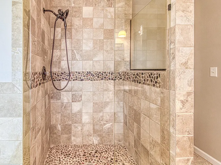 310 W Taylors Xing — Photo 30