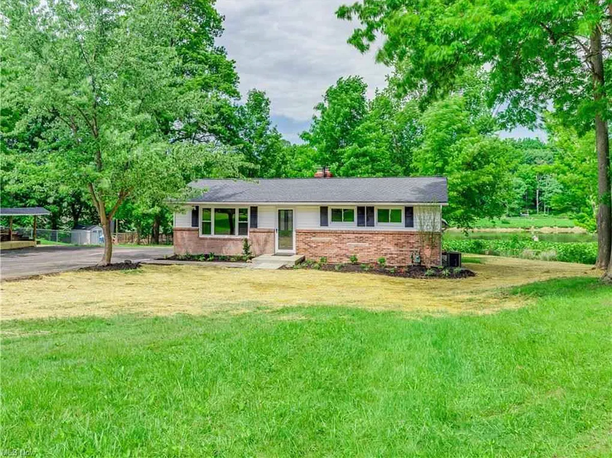 Building Photo - 1353 Meadowbrook Blvd