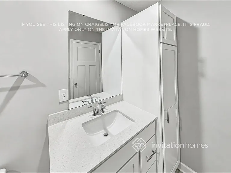 10948 Yalta St #B — Photo 16