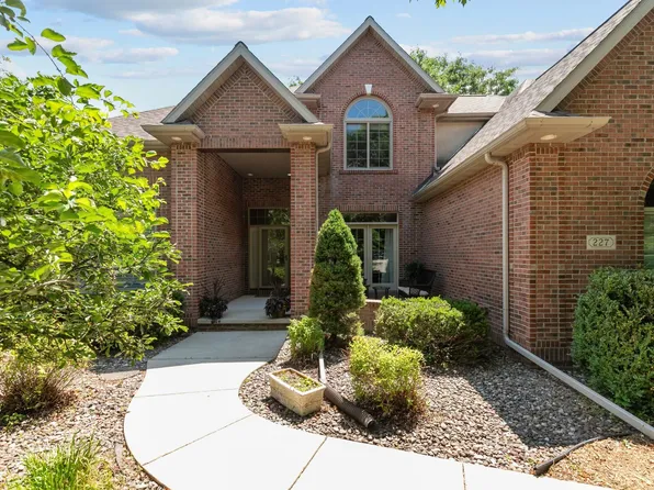 227 E Morning Glory Dr, Appleton, WI 54913