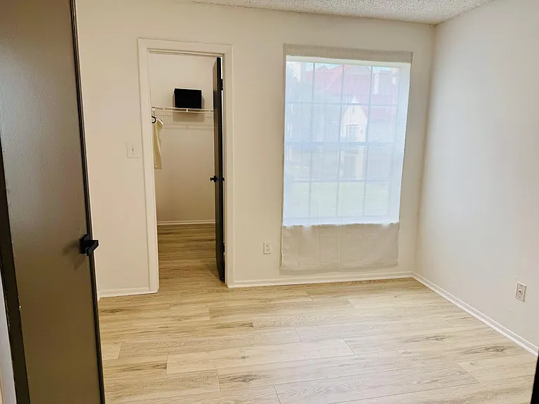 216 Afton Sq #202 — Photo 16