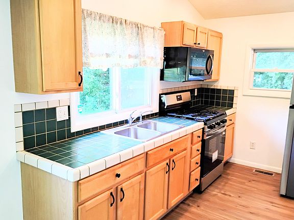 5th image of 3957 Flansburg Rd