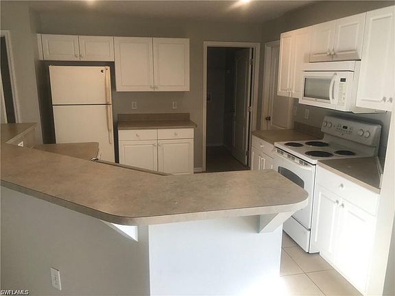 4th image of 403 NE 31st St