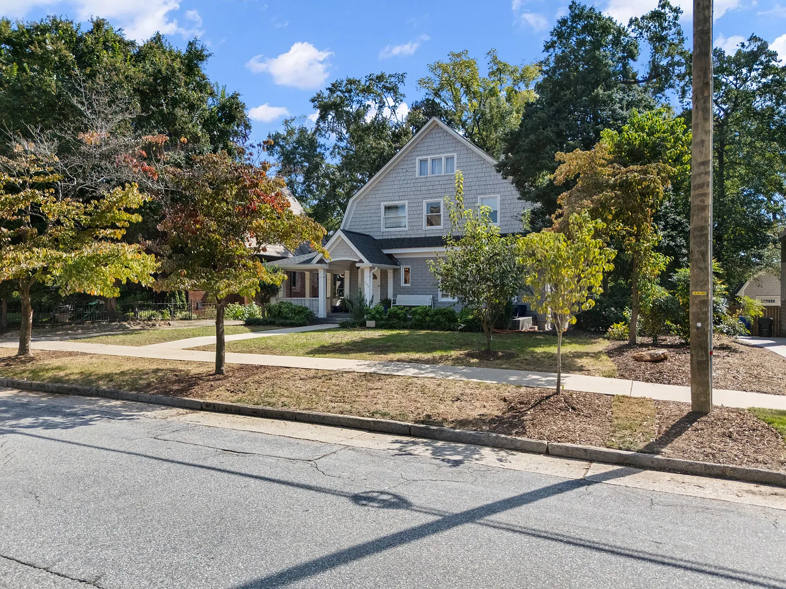 4 bed, 2.5 bath, 3200 sqft, $3,500 — Photo 2