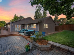 229 N 6th St, Carlton, OR 97111