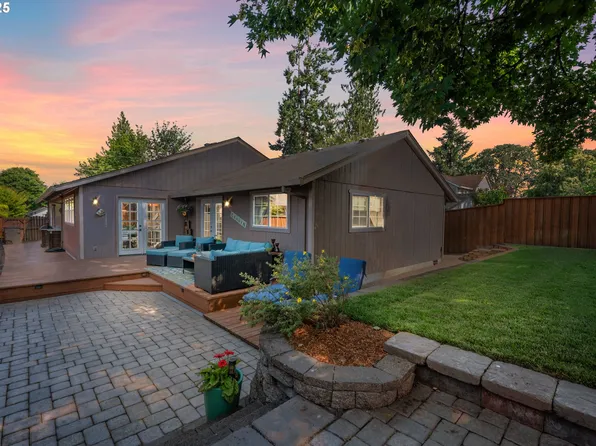 229 N 6th St, Carlton, OR 97111