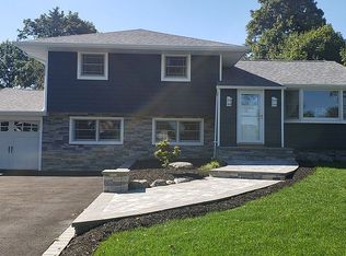 8 Astor Ct, Commack, NY 11725