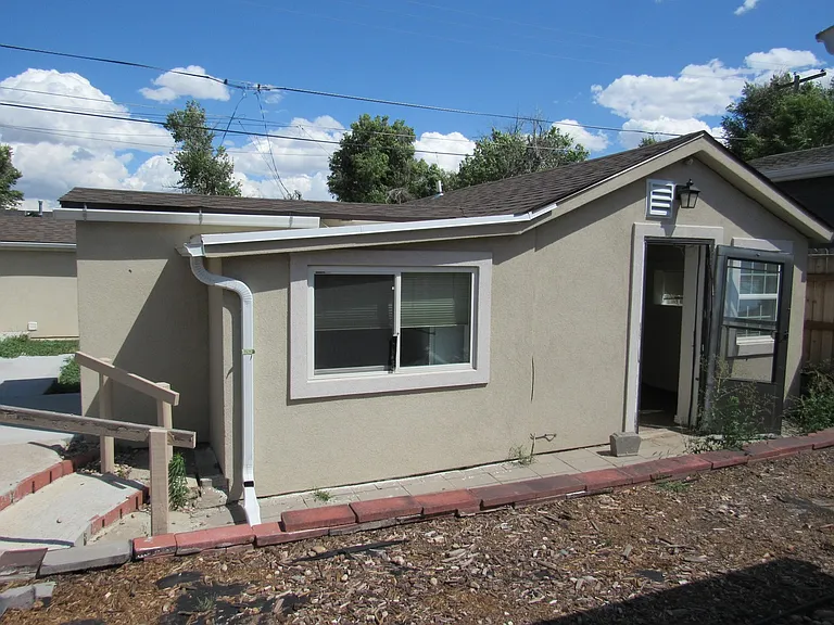 741 1/2 N Lincoln St — Photo 4