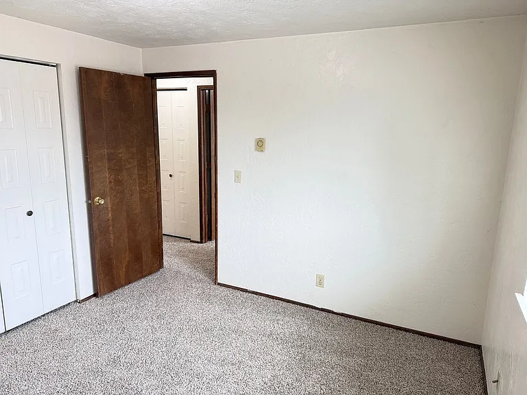 165 SW Kalmia St. — Photo 19
