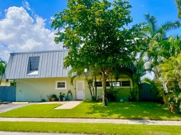 1361 NE 40th Place, Oakland Park, FL 33334