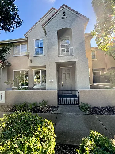 304 Esplanade Cir Photo 1