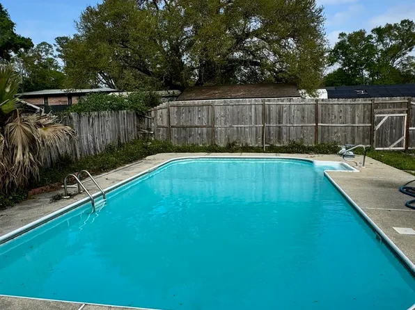 1332 Midway Dr, Cantonment, FL 32533