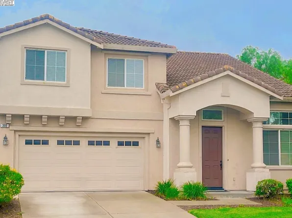 300 Hawk Ridge Dr, Richmond, CA 94806