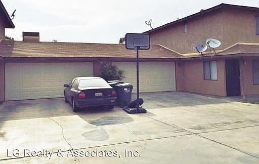 2nd image of 540 E Lancaster Blvd