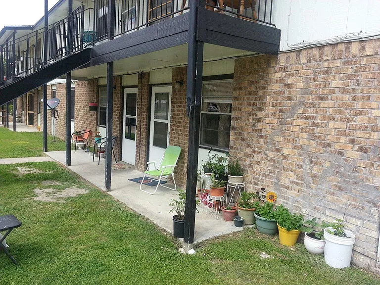 110 S Avenue M — Photo 2