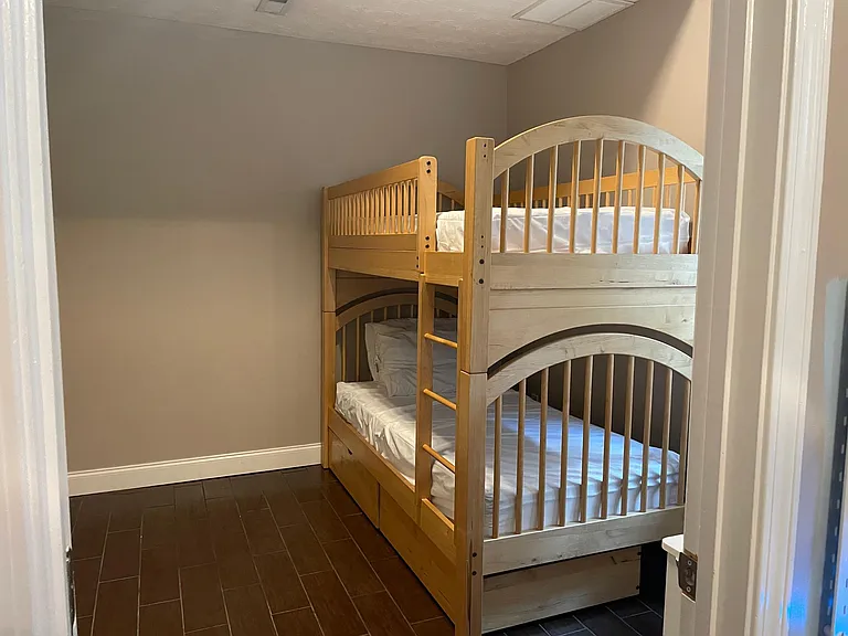 302 Williamsburg Ln — Photo 15