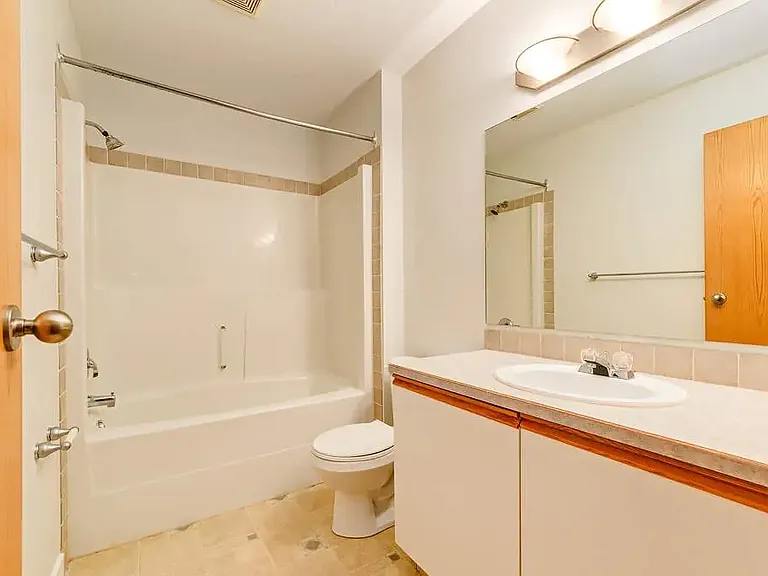 1 Kyte Cres #24-RED — Photo 11