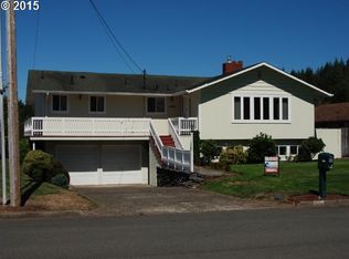 2600 Ridgeway Ct, Reedsport, OR 97467