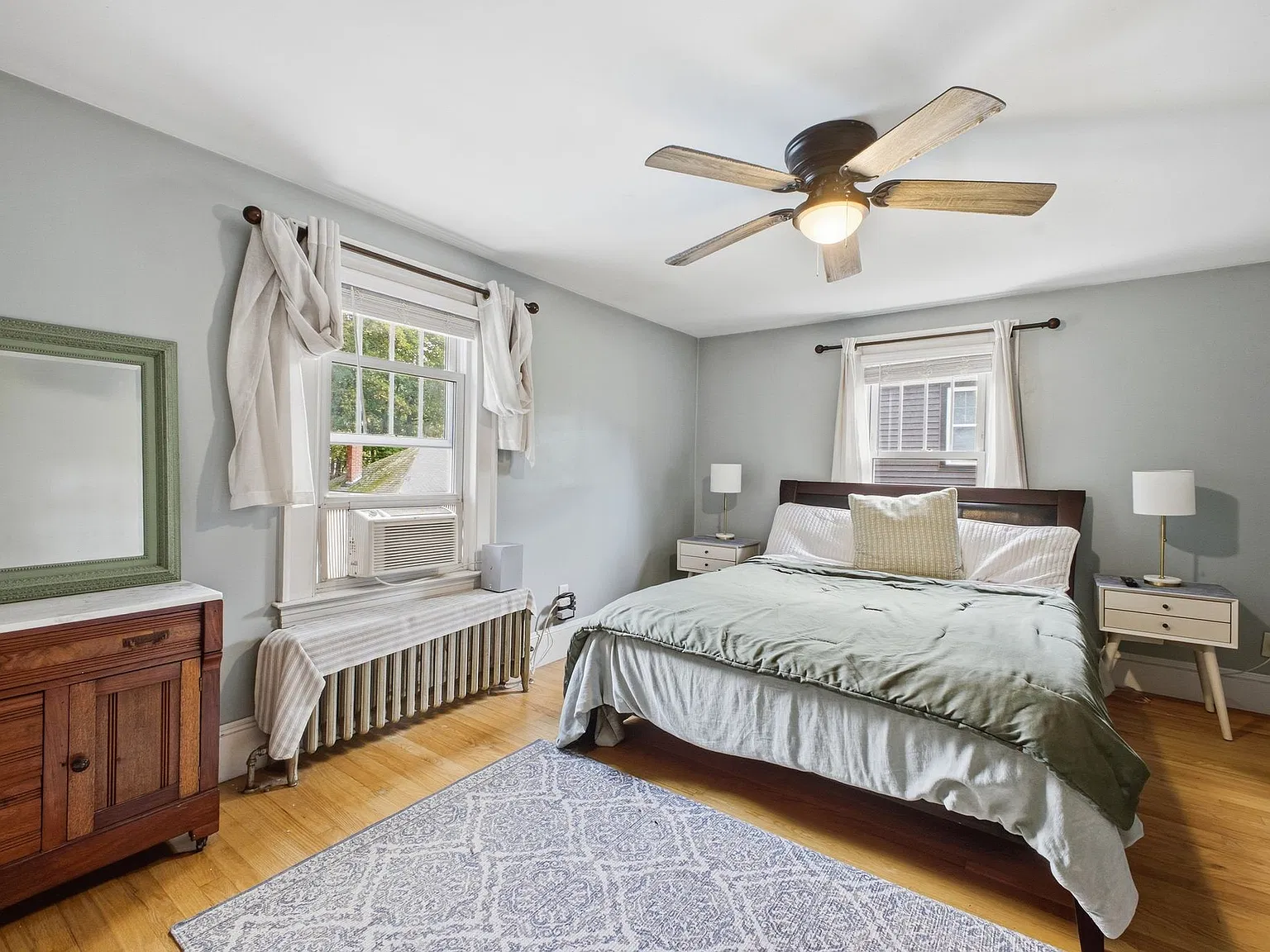 4 bed, 1.5 bath, 1354 sqft, $4,200 — Photo 3