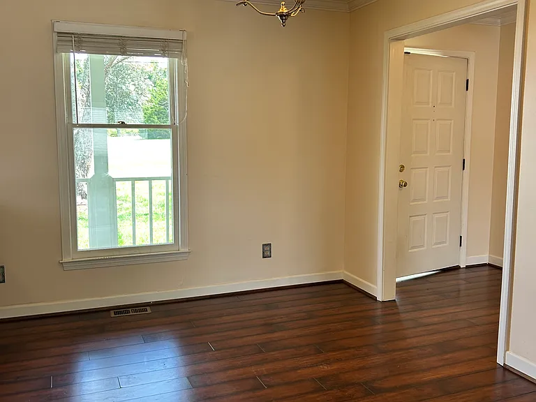 2423 Holliday Rd — Photo 5