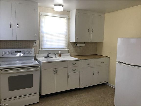 3rd image of 2712 Barclay Ave